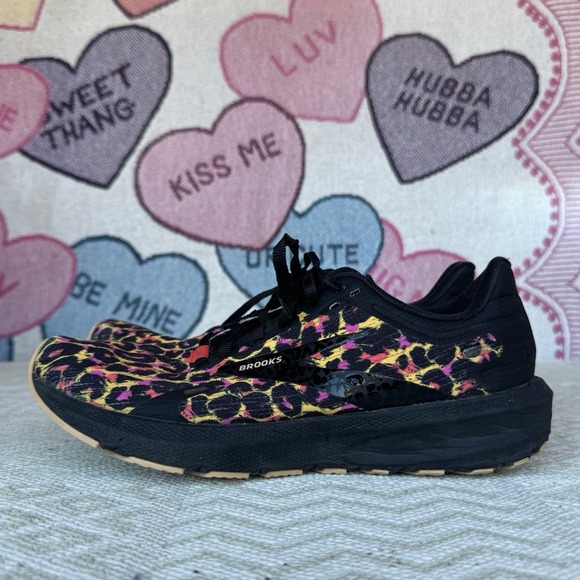 Size 8 - Brooks Launch GTS 9 Shoes Women Black Leopard Running Sneakers - Picture 1 of 8